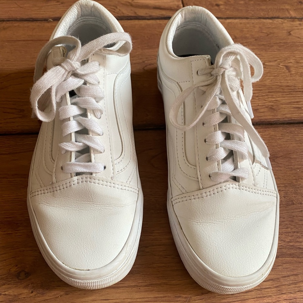 Women’s White Vans Sneaker EUC